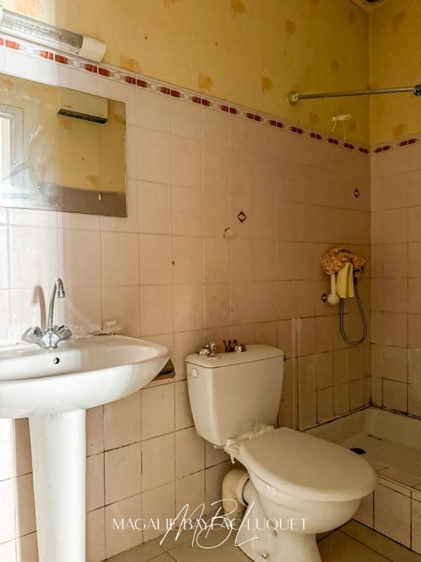 CARCASSONNE CARCASSONNE INTRA-MUROS - 147 m²  - COURS de 78 m² - Maison + studios 4