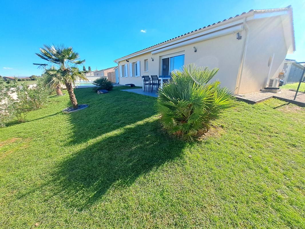 ROULLET-SAINT-ESTEPHE Maison 3 chambres avec piscine 104m2 - Roullet St Estephe 2