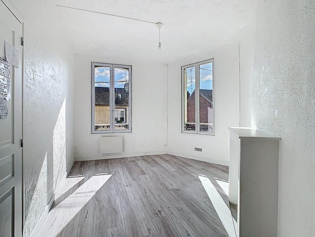 LIANCOURT APPARTEMENT T3 - 50M² - 2 CHAMBRES - CAVE - 60140 LIANCOURT 2