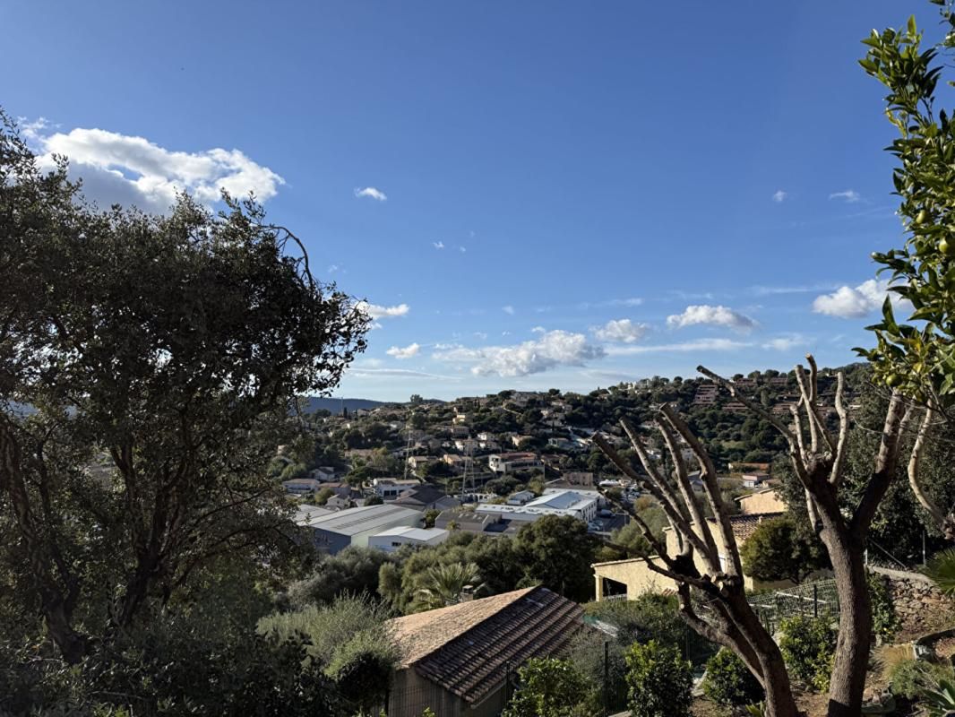 LE LAVANDOU Appartement T2 avec un extérieur de 40m2 - LE LAVANDOU 3