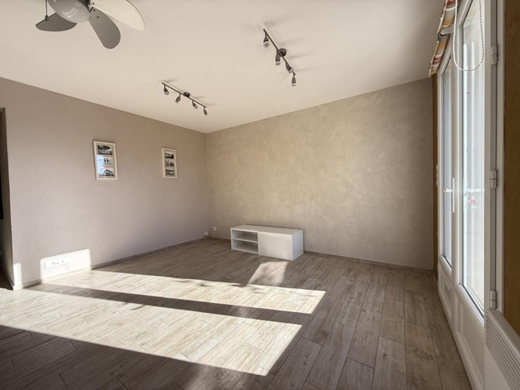 LE LAVANDOU Appartement T2 avec un extérieur de 40m2 - LE LAVANDOU 4