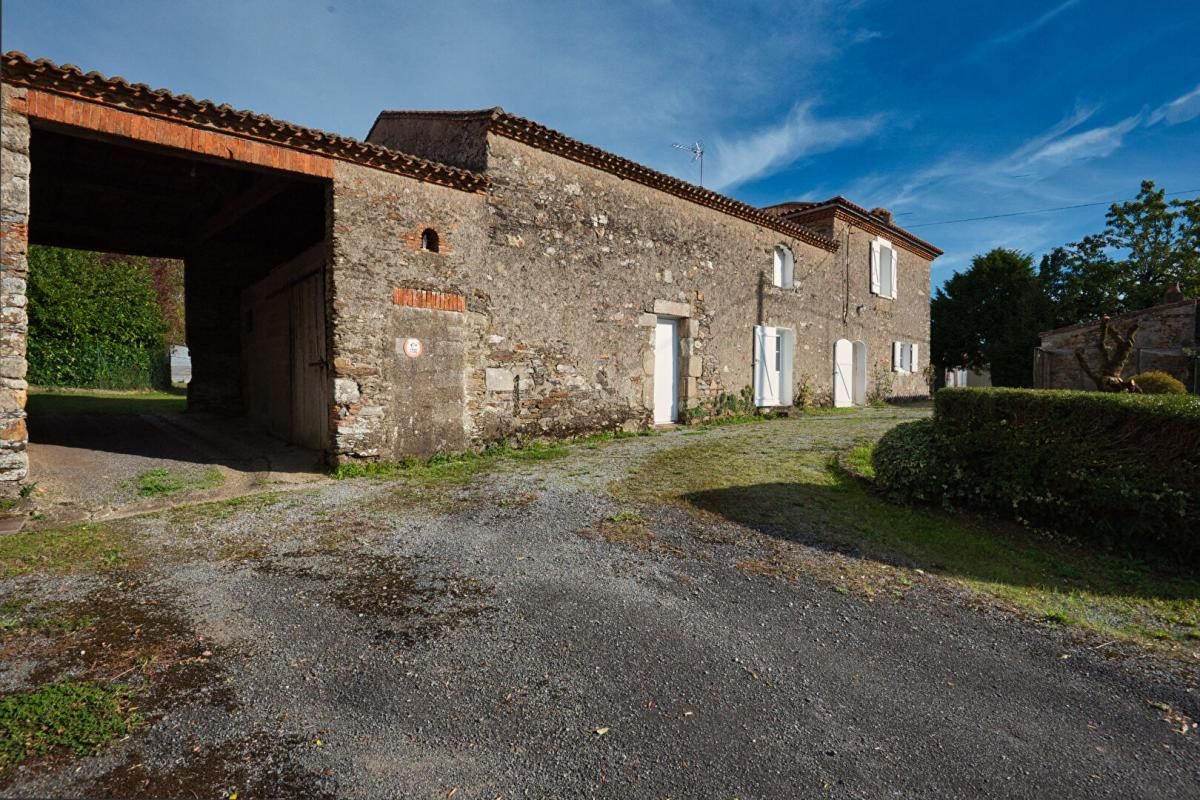 VERTOU Batisse en pierre sur sa parcelle de 4000m² 3