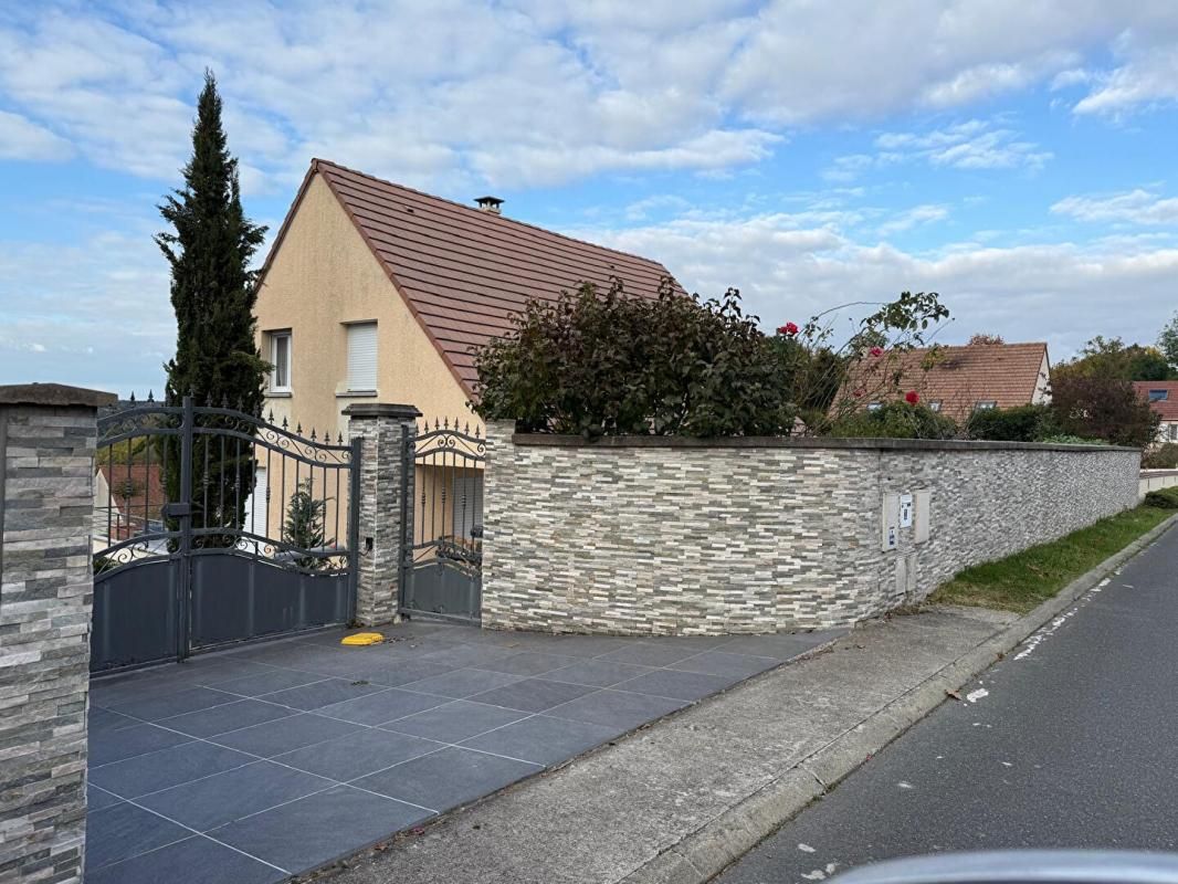 BREUILLET BREUILLET - 91650 Maison individuelle - 1 Etage- 5 chambres Sous sol Total Terrain 582500 HAI 3