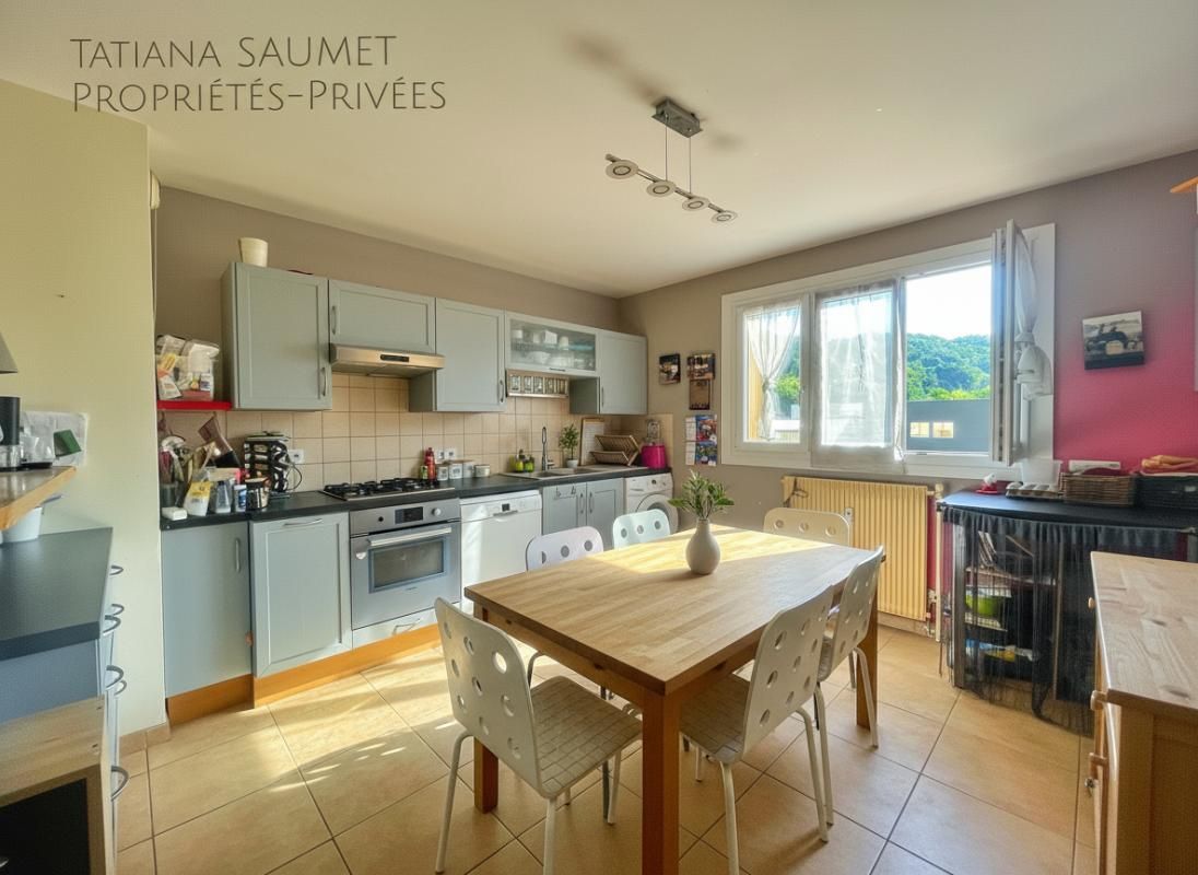 FONTAINES-SUR-SAONE Appartement Fontaines-sur-Saône 5 pièce(s) 104 m2 1