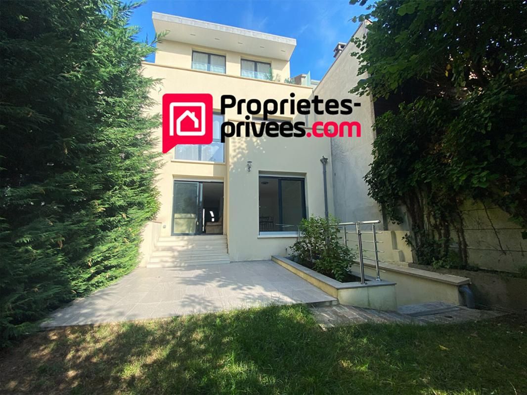 Maison  9 pièce(s) 218 m2