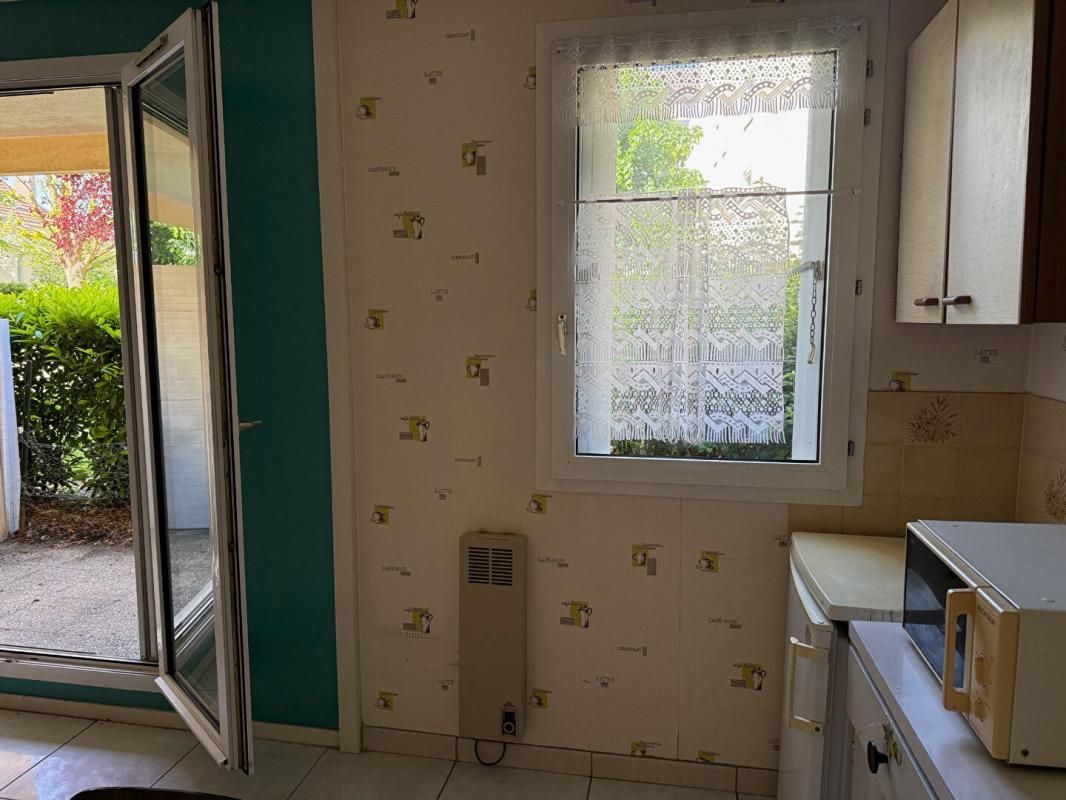 DIJON Appartement   33 m² meublé Dijon 1 pièce(s) + cuisine+cave 6m² 2
