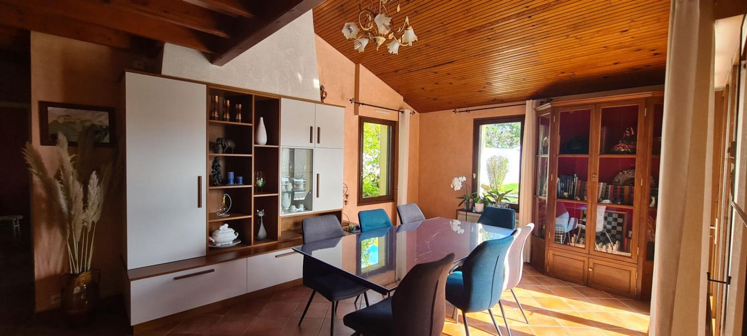 CLISSON Maison Clisson 6 P . 3 Chs . Bureau . Atelier . 143.5 M² . T 982 M² . Double garage . Cave 2