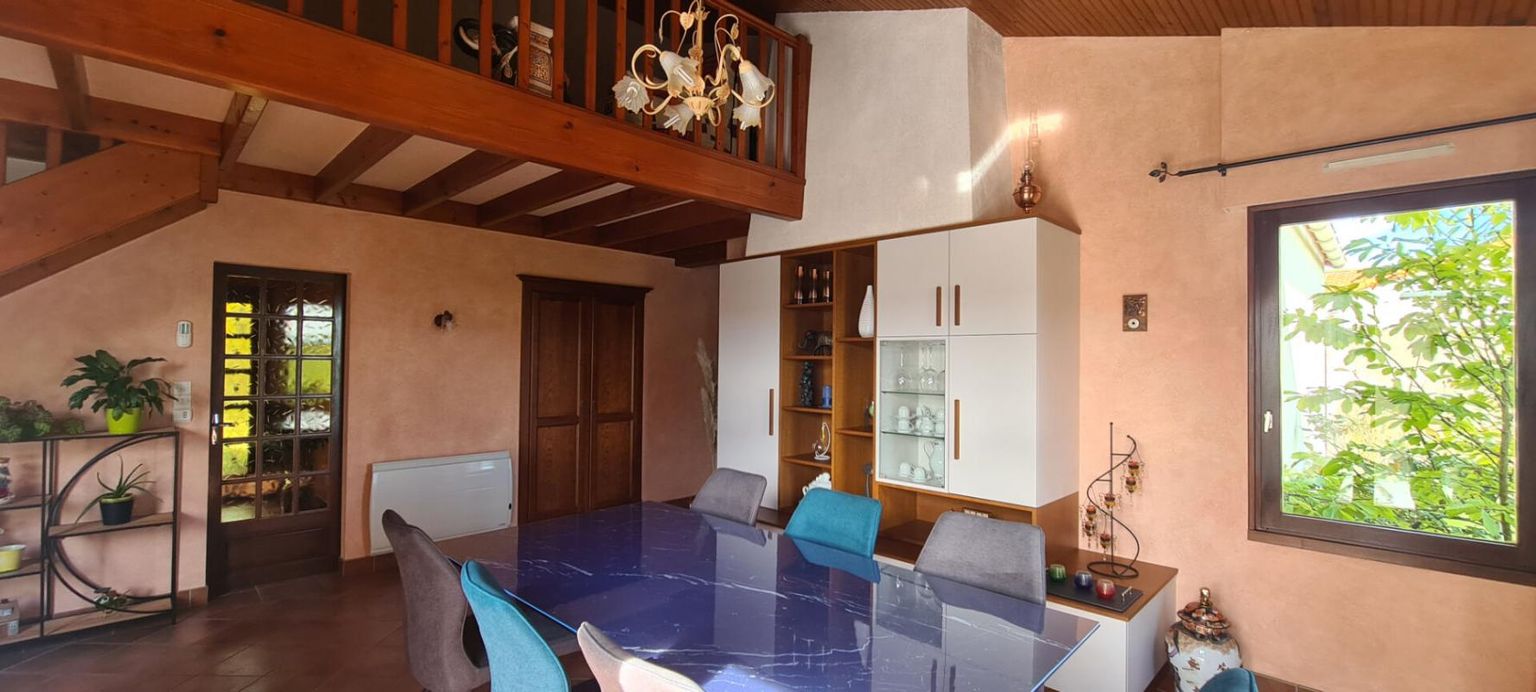 CLISSON Maison Clisson 6 P . 3 Chs . Bureau . Atelier . 143.5 M² . T 982 M² . Double garage . Cave 4