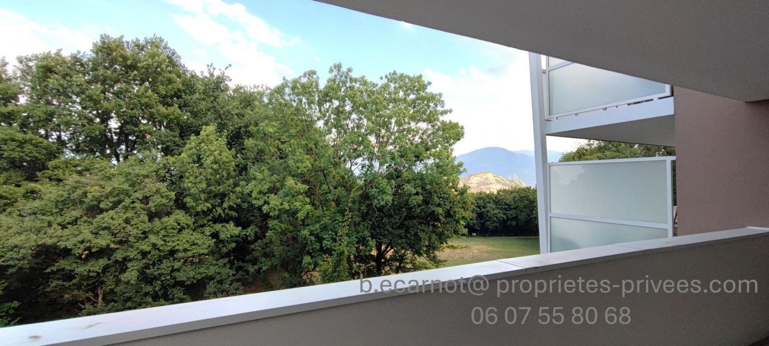 CLAIX CLAIX 38640 - Appartement T4 - Terrasse 15 m² - 1er étage / 2 3