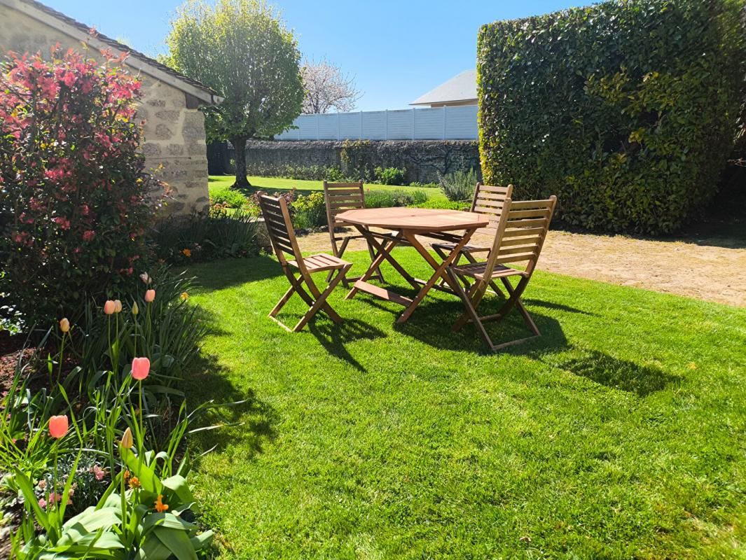 ALENCON Maison bourgeoise avec grand jardin et garage 2