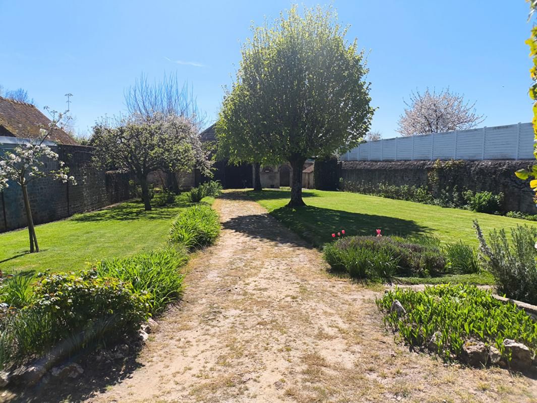 ALENCON Maison bourgeoise avec grand jardin et garage 3