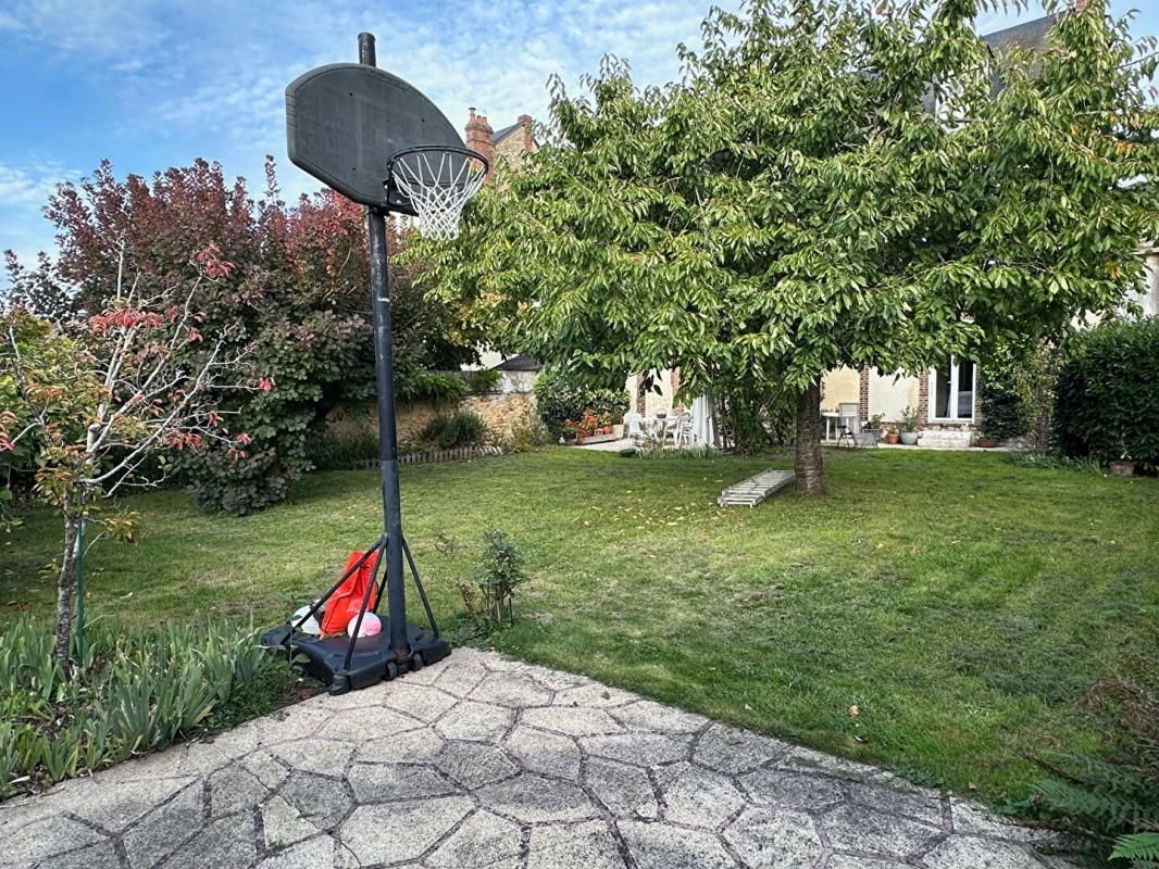 NOGENT-LE-ROTROU Maison de ville avec jardin Nogent Le Rotrou 6 pièces 140 m2 3
