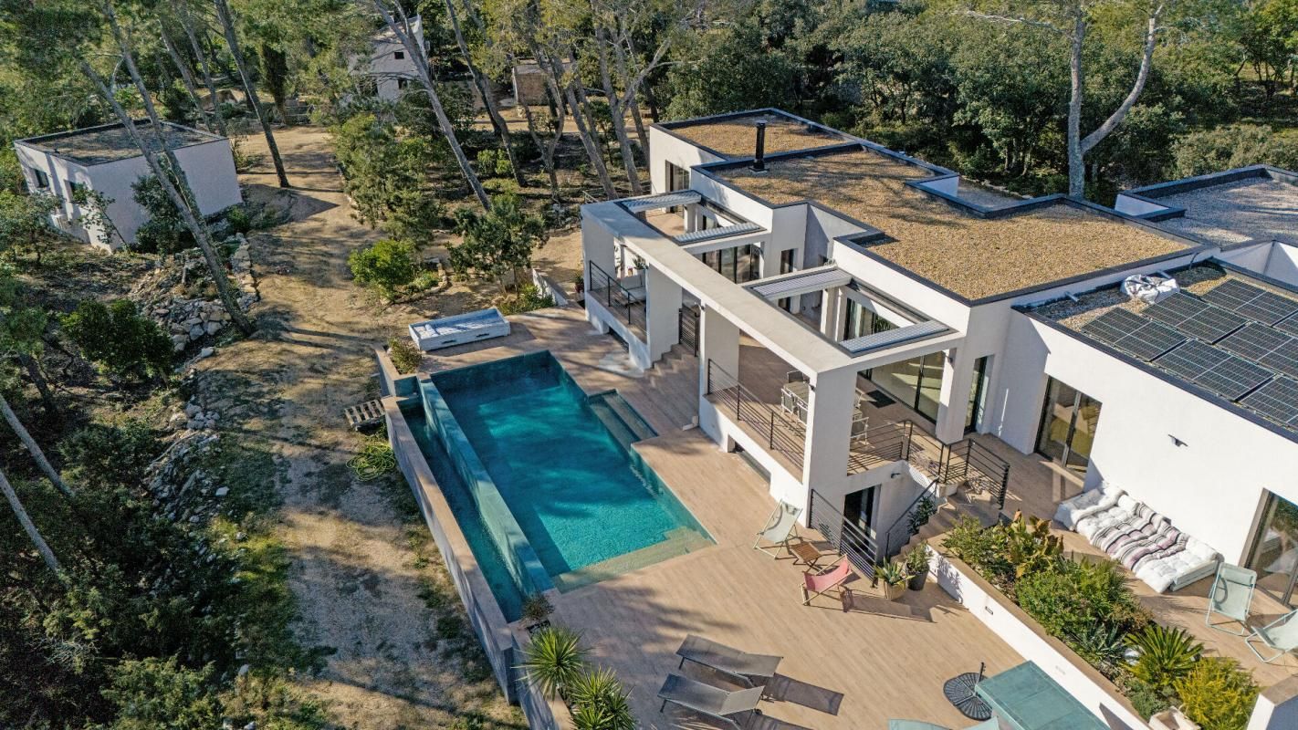 NIMES 30. GARD. NIMES. Propriété contemporaine d'exception de 400 m² à Nîmes, nichée sur 1 hectare de garrigue et d'essences méditerranéennes 1