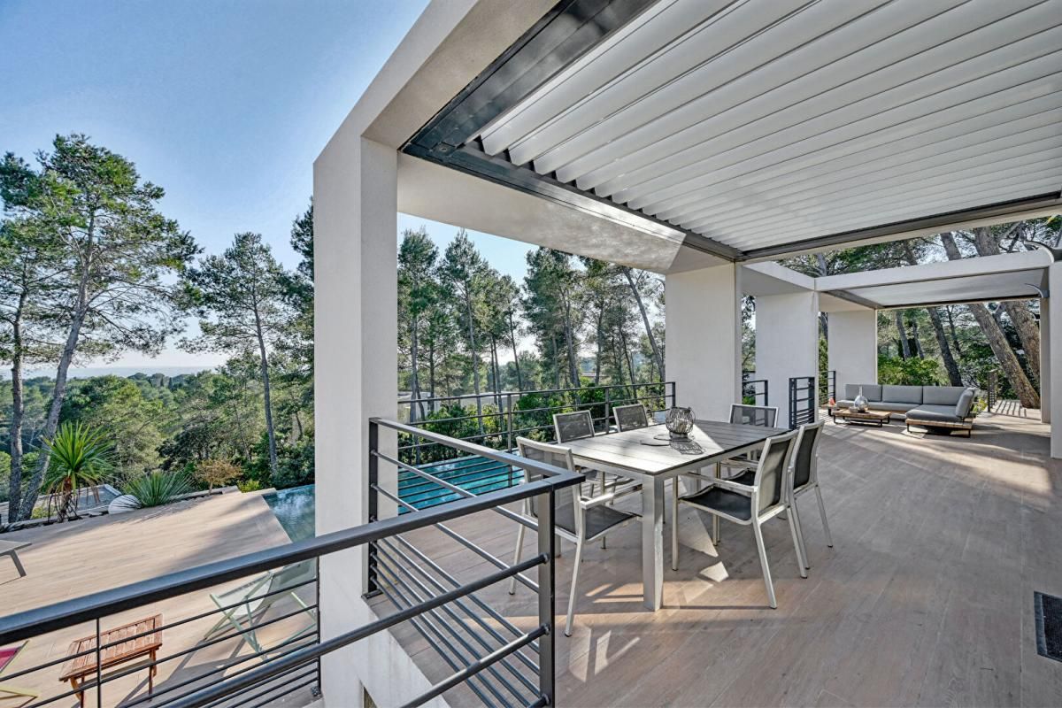 NIMES 30. GARD. NIMES. Propriété contemporaine d'exception de 400 m² à Nîmes, nichée sur 1 hectare de garrigue et d'essences méditerranéennes 3