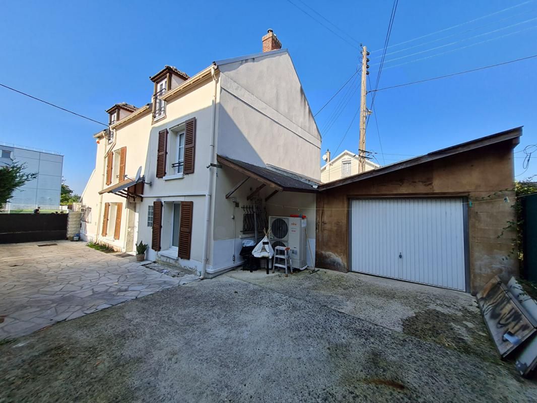 SAINT-OUEN-L'AUMONE Maison 6 pièces 4 chambres environ 151m² 1