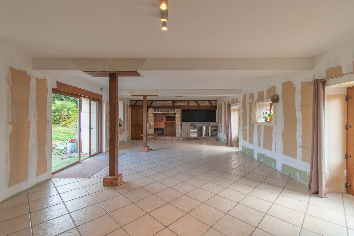 THEILLAY Maison Theillay 6 pièce(s) 180.5 m2 2
