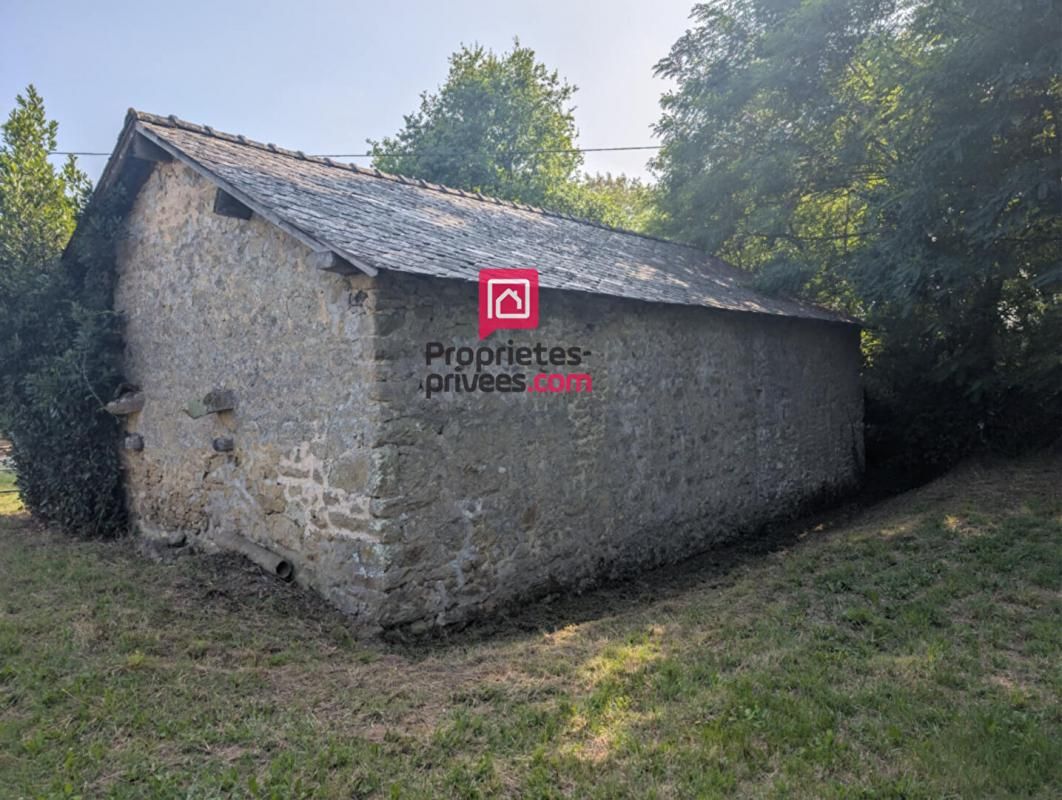 MARTIGNE-SUR-MAYENNE Terrain agricole avec bâtiments  3897 m² 1