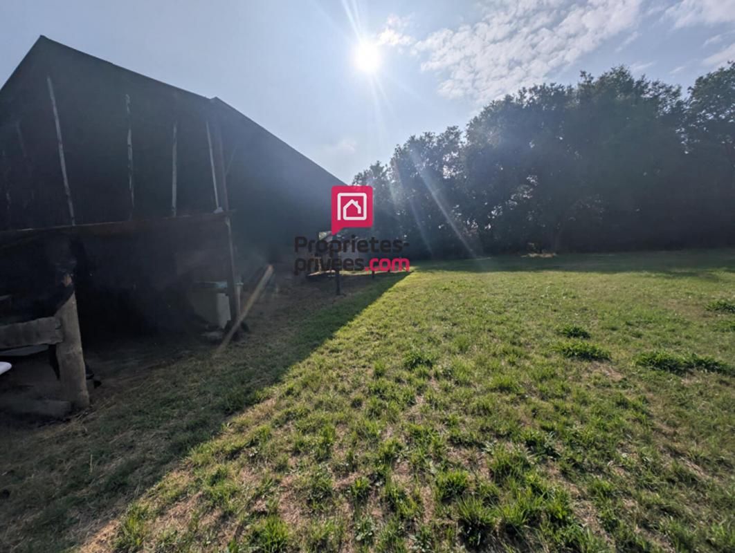 MARTIGNE-SUR-MAYENNE Terrain agricole avec bâtiments  3897 m² 3