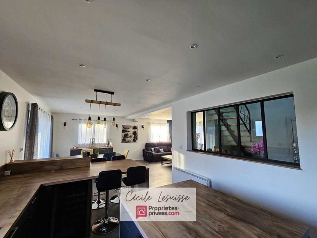 LES TROIS-PIERRES Maison de 2011 en très bon état 2