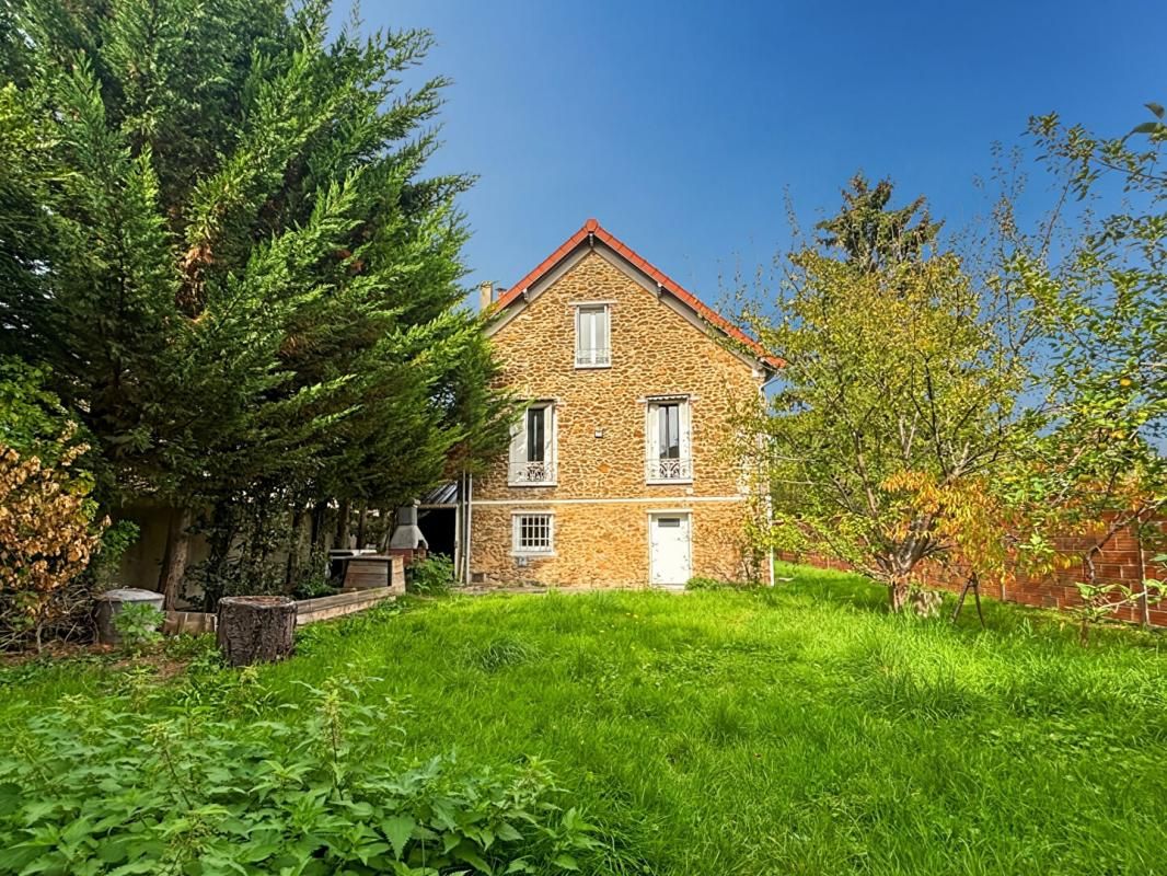 CHELLES Maison de caractère en pierre à 77500 Chelles, quartier les Abbesses 135 m² habitables, 5 chambres + dépendance climatisée, grand jardin 449.000 2