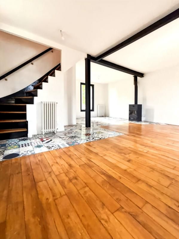CHELLES Maison de caractère en pierre à 77500 Chelles, quartier les Abbesses 135 m² habitables, 5 chambres + dépendance climatisée, grand jardin 449.000 4