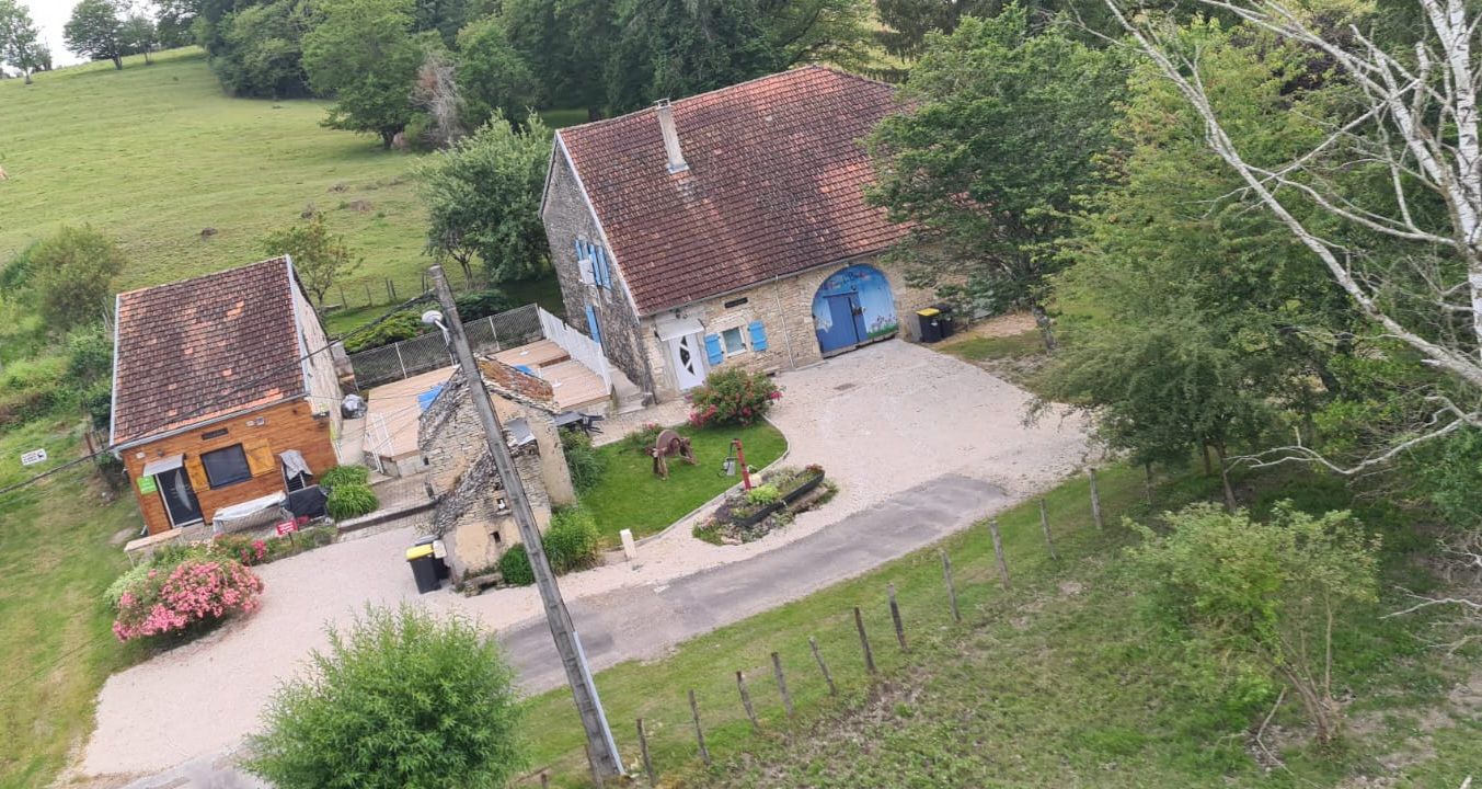 COLOMBIER A colombier (70000) Ensemble immobilier de 2 maisons sur 33 ares de terrain à 269000 euros 3