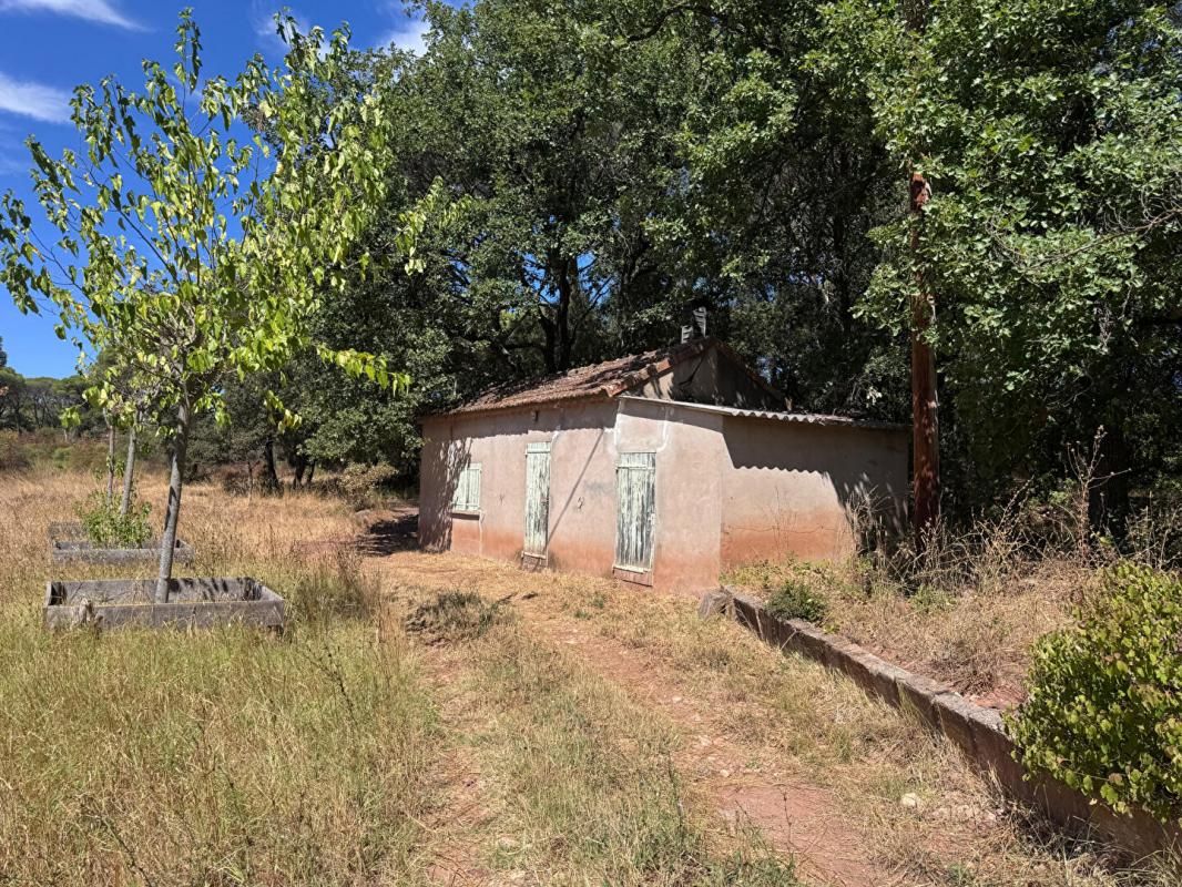 LE MUY Propriété  Agricole Le Muy  avec construction de 27m² a usage de hangar 2