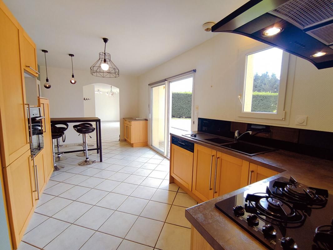 ANTRAN Maison de plain pied 5 pièces 111 m2 - garage et piscine 4