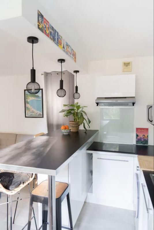 AIX-EN-PROVENCE T2 de 38 m² en rez-de-jardin avec terrasse et jardin arboré  à Aix-en-Provence 3