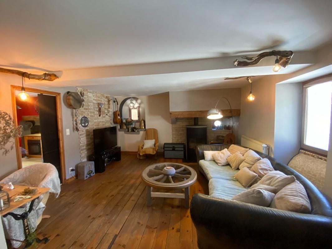 BEDOUS Maison de charme en plein coeur de Bedous 5 pièce(s) 200 m2 4