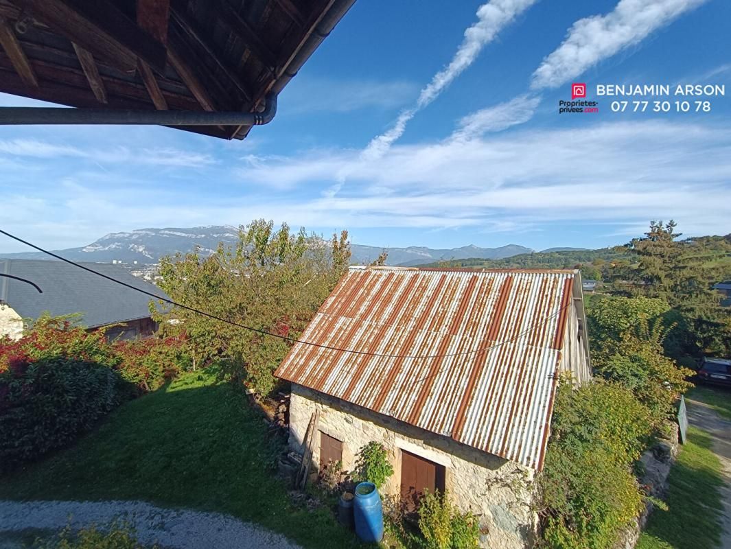 SAINT-CASSIN Maison mitoyenne - Saint Cassin - 118m² 2