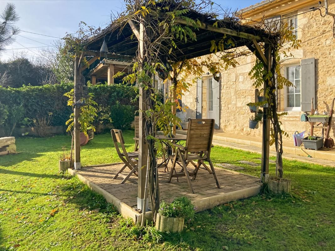 GALGON Belle propriété pleine de charme et rénovée avec goût 1