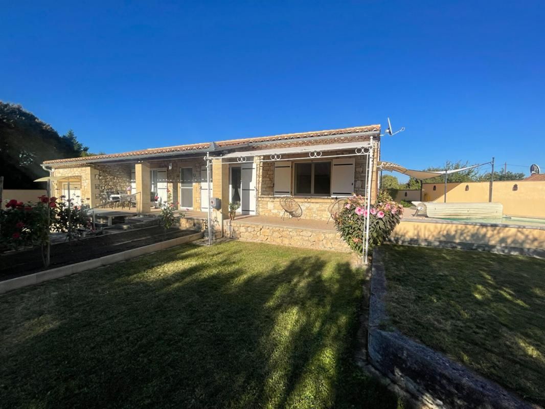 UZES Villa plain pied de 170 m2 et 100 m2 dépendaces sur terrain 1000 m2 3