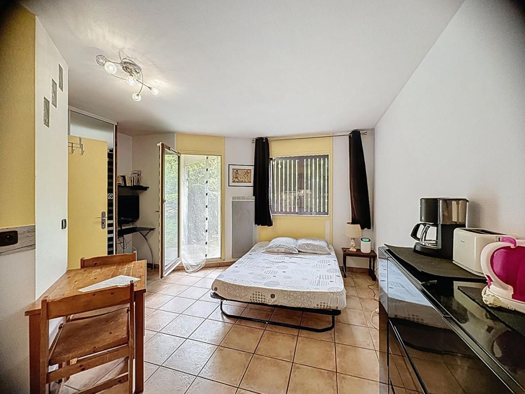 STUDIO Greoux Les Bains rez de jardin et terrasse