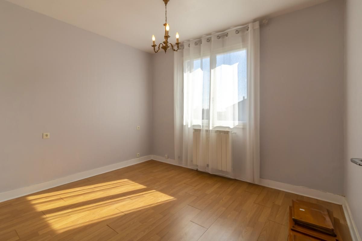 GIEVRES Maison Gievres 5 pièce(s) 84.11 m2 3