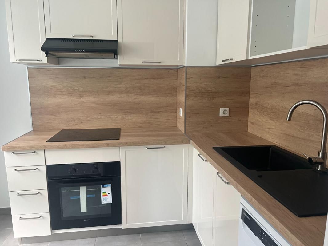 ANTIBES Appartement Antibes 3 pièces de 69 m2 au port d'Antibes 4