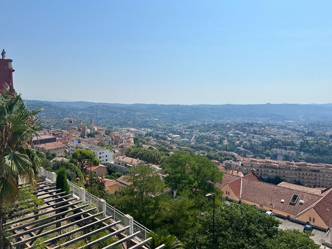 GRASSE Magnifique T3 de 61 m2 avec terrasse et vue panoramique exceptionnelle de 6 m² 2