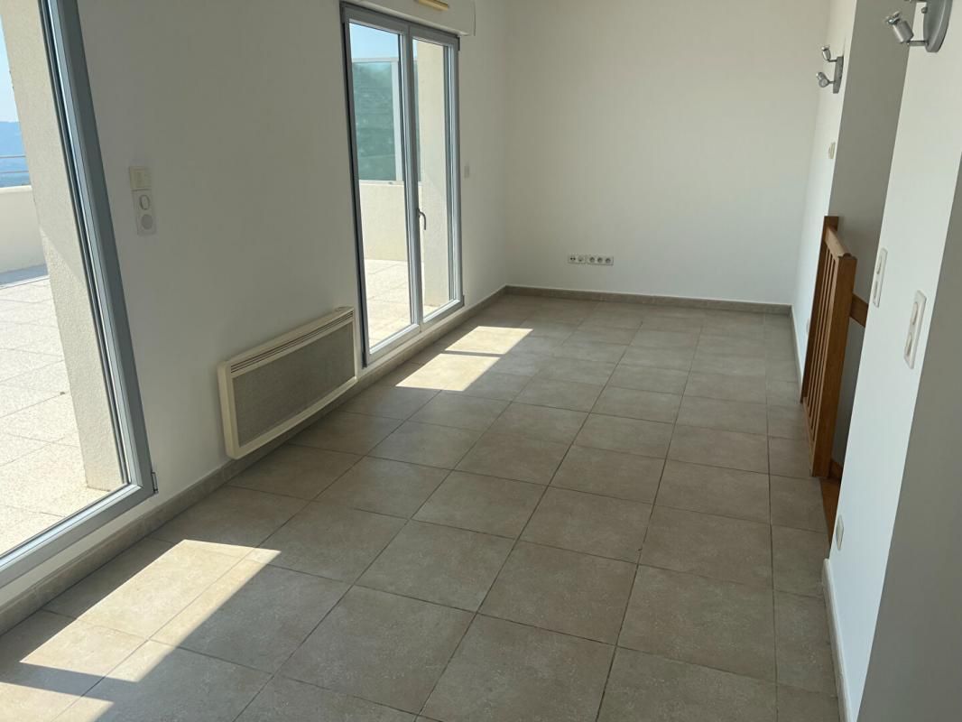 GRASSE Magnifique T4 duplex de 71 m² avec terrasse et vue panoramique exceptionnelle de 34 m² 3