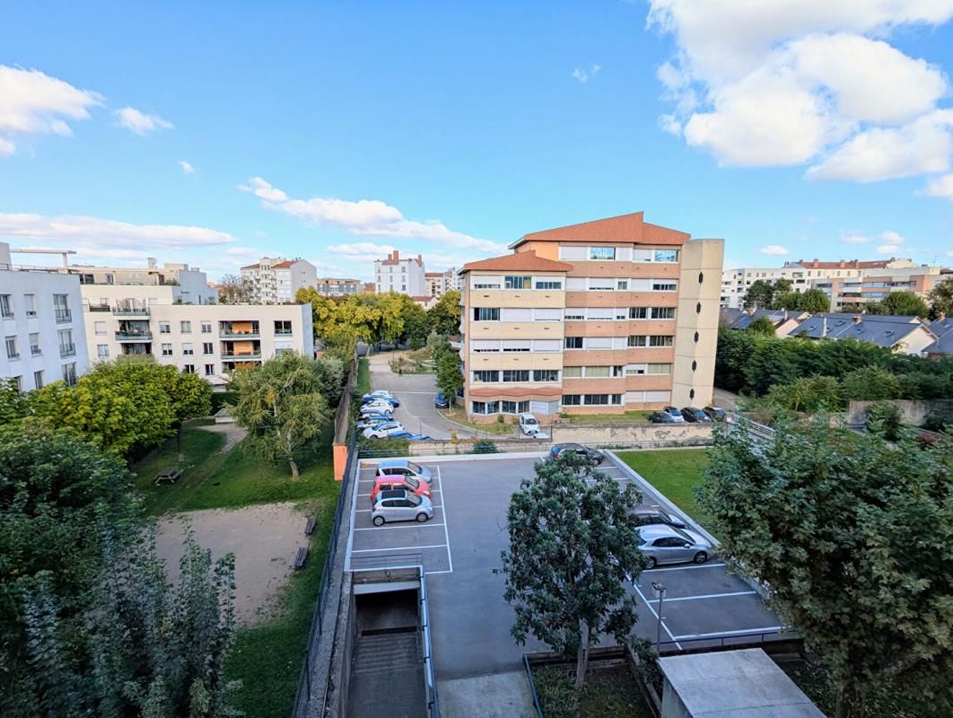 LYON-3E-ARRONDISSEMENT Appartement T3 de 63 m² entièrement rénové, lumineux et clé en main 1