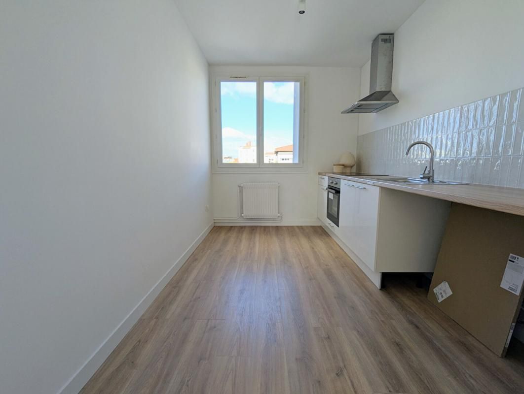 LYON-3E-ARRONDISSEMENT Appartement T3 de 63 m² entièrement rénové, lumineux et clé en main 3