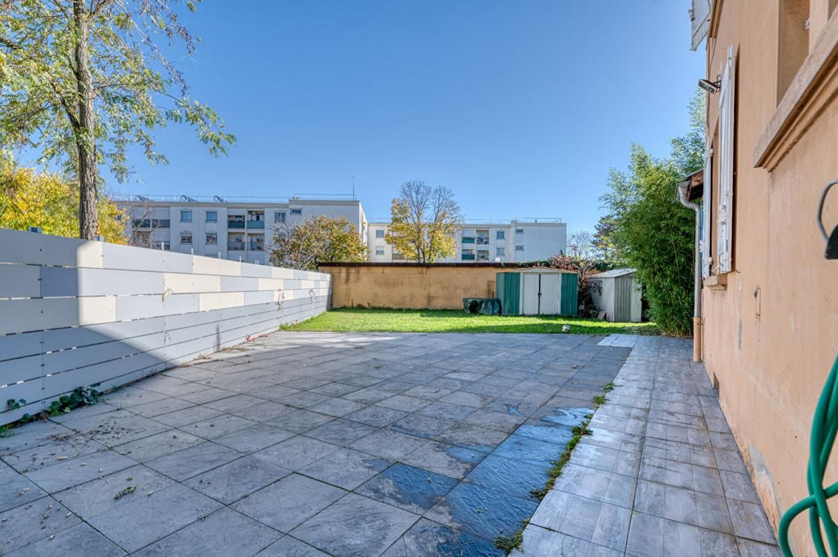 DECINES-CHARPIEU Maison Decines Charpieu 4 pièce(s) 94.75 m2 2