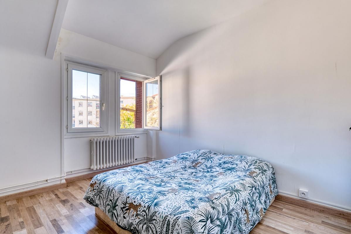 DECINES-CHARPIEU Maison Decines Charpieu 4 pièce(s) 94.75 m2 4