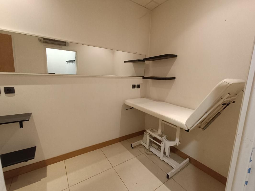 ALBERTVILLE ALBERTVILLE - Murs commerciaux - 88 m2 - Emplacement premium 4