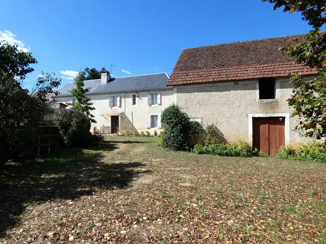 SAINTE-EULALIE-D'ANS Maison 160 m2 / 4 chambres / 2 granges / terrain 3500m² environ 1
