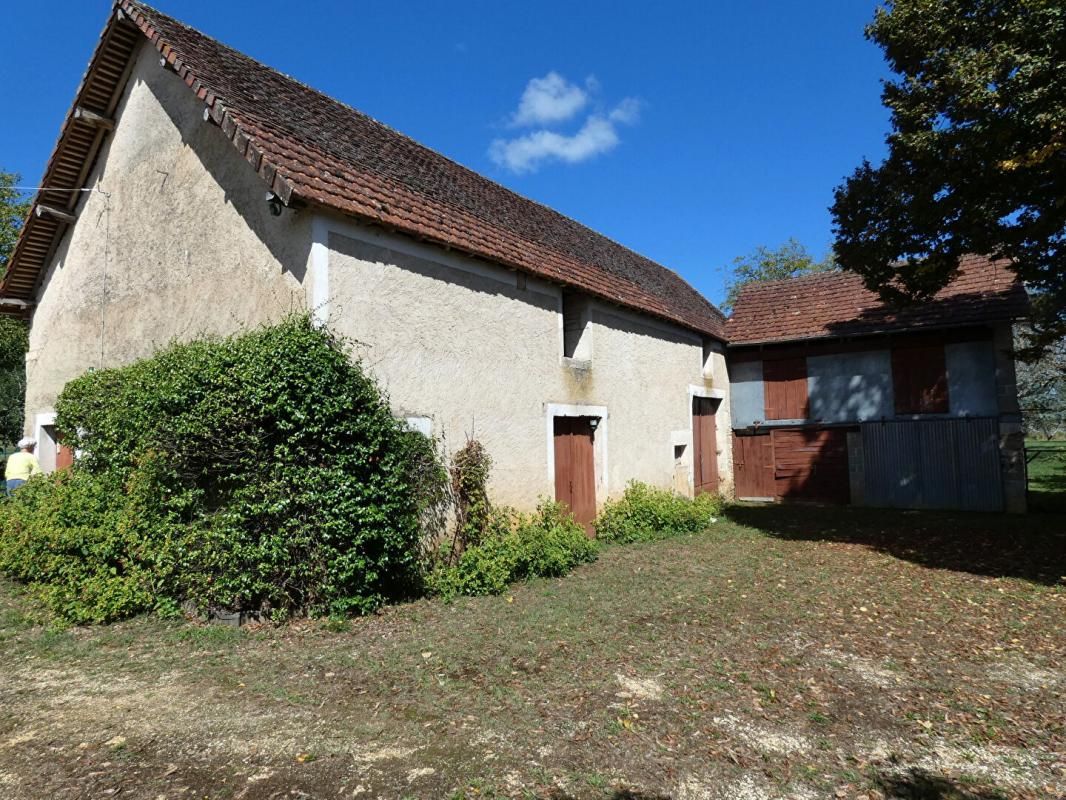 SAINTE-EULALIE-D'ANS Maison 160 m2 / 4 chambres / 2 granges / terrain 3500m² environ 4