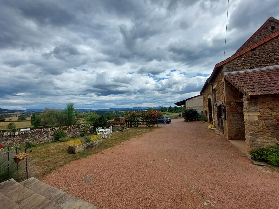 SAINT-LAURENT-EN-BRIONNAIS Maison Saint Laurent En Brionnais 5 pièce(s) 143 m2 4