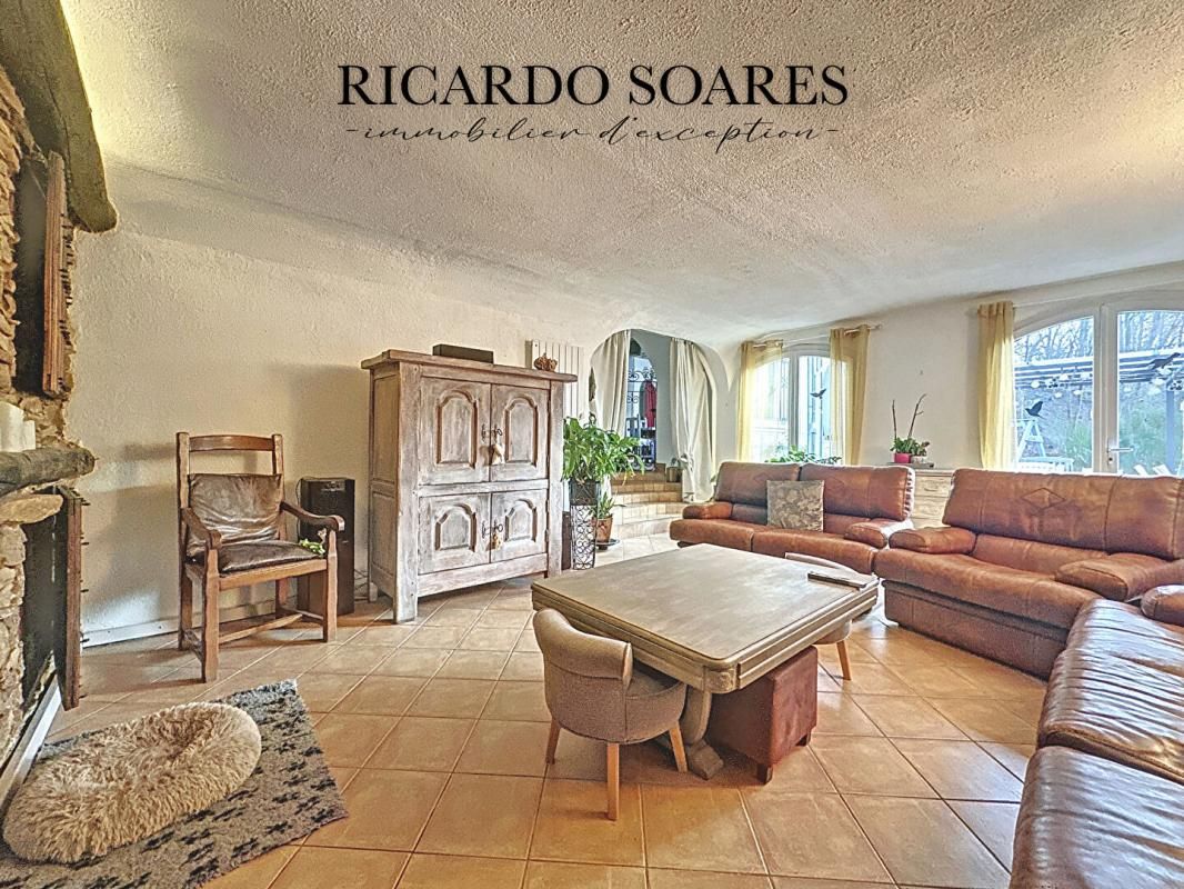 SENLIS MAISON FAMILIALE 306 m2 / 5 CHAMBRES / 3 CUISINES / 3 SALONS / GARAGE DOUBLE / TERRAIN 14 580 m2 2