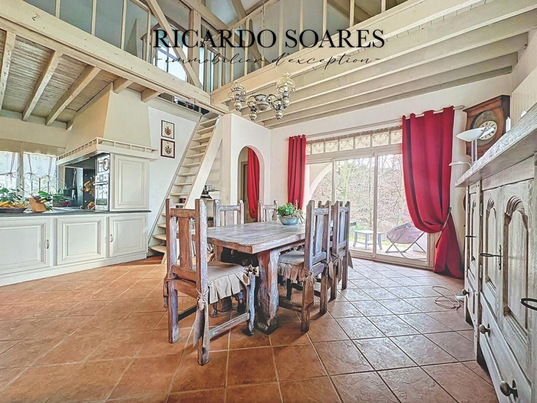 SENLIS MAISON FAMILIALE 306 m2 / 5 CHAMBRES / 3 CUISINES / 3 SALONS / GARAGE DOUBLE / TERRAIN 14 580 m2 4