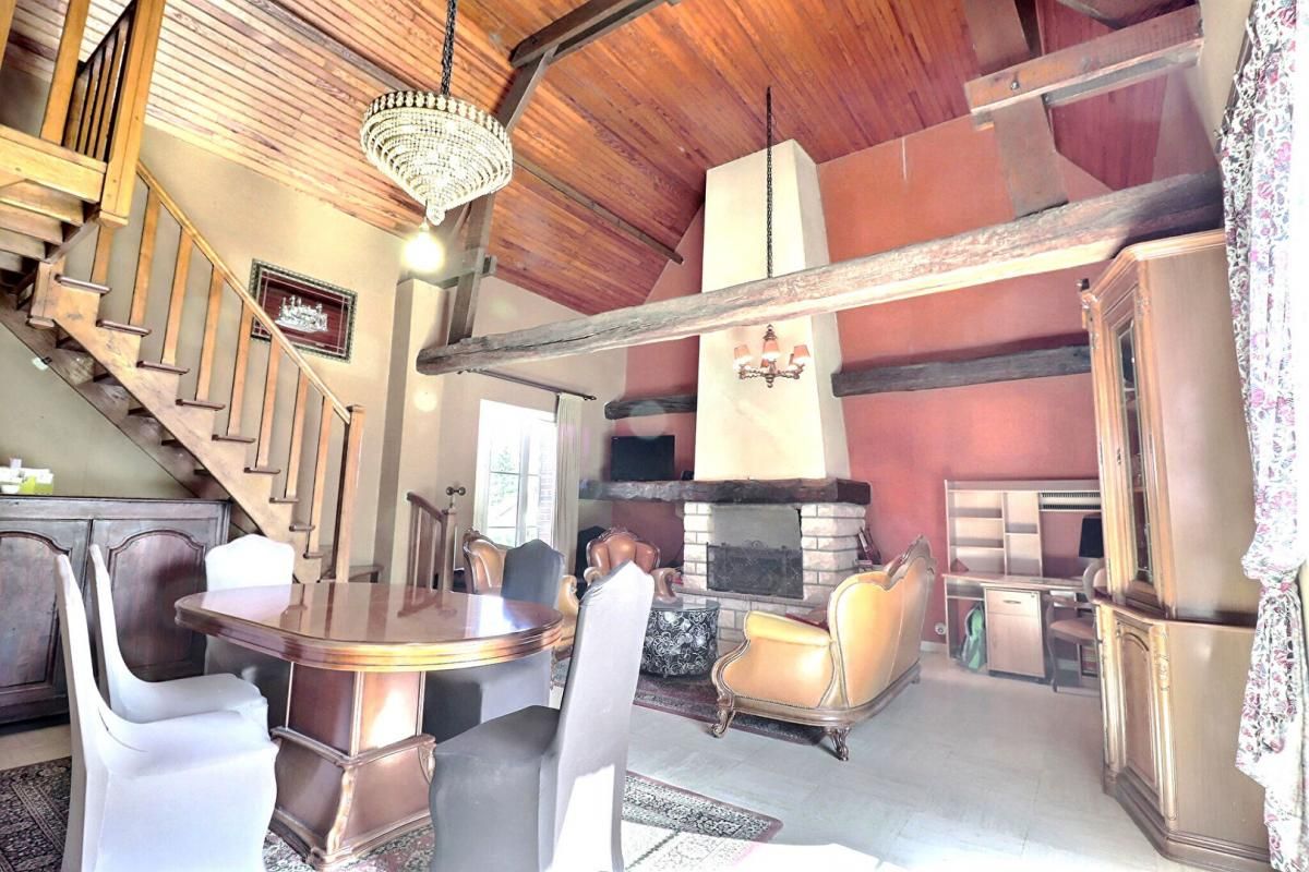 BEAUVAIS Maison de charme au Mont-Saint-Adrien 4