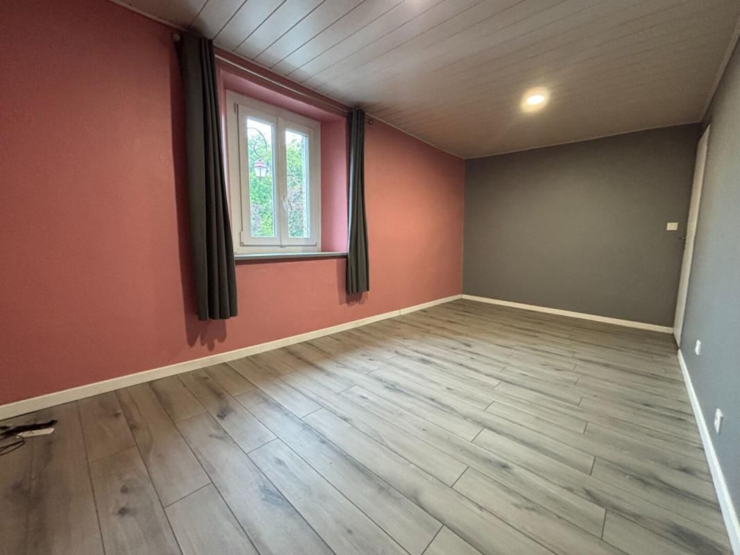 DRAILLANT DRAILLANT Maison 70 m2 Stationnements sous-sol comble aménageables (74550) 4